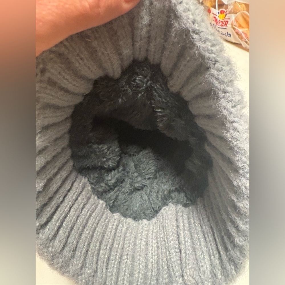 Cozy Gray Knit Beanie with Pom Pom. EUC fur lined - Picture 2 of 3